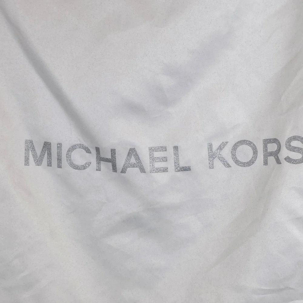 Michael Kors White satin Drawstring Handbag‎ Dust Bag Silver Logo 17.5x17.t